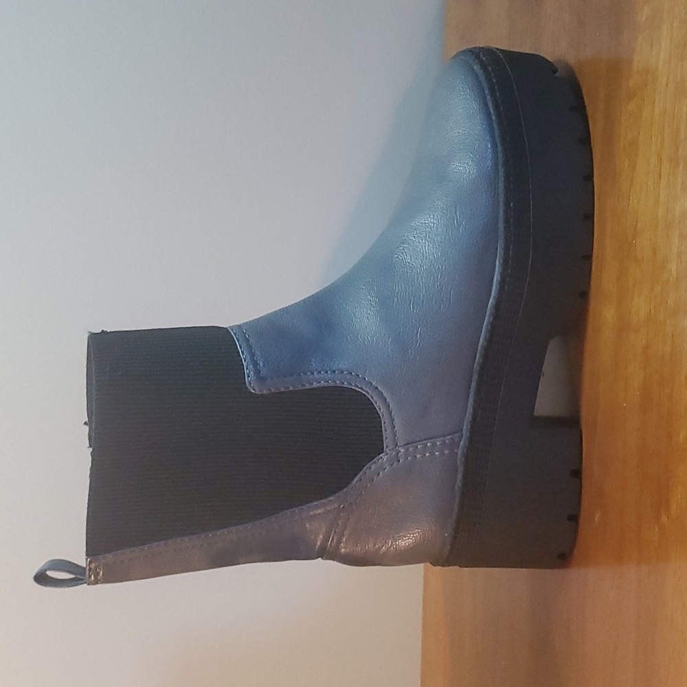 Women's Kodiac Roxie gray Chelsea style ankle booties 8 NWOT - Picture 4 of 10